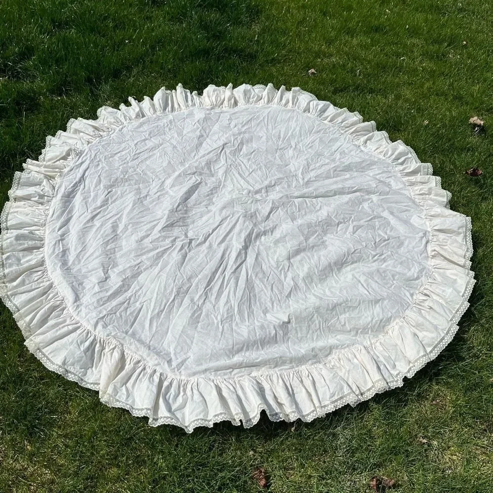 VTG Ruffled Lace Round Tablecloth Cottagecore Farmhouse Romantic Cottage Chic